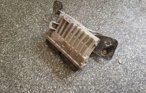 Opel Zafira A Fan control module 24462346