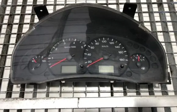Speedometer (instrument cluster)
