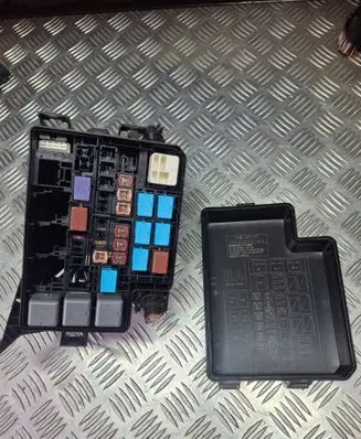 Toyota RAV 4 (XA40) Fuse box set 8266242350