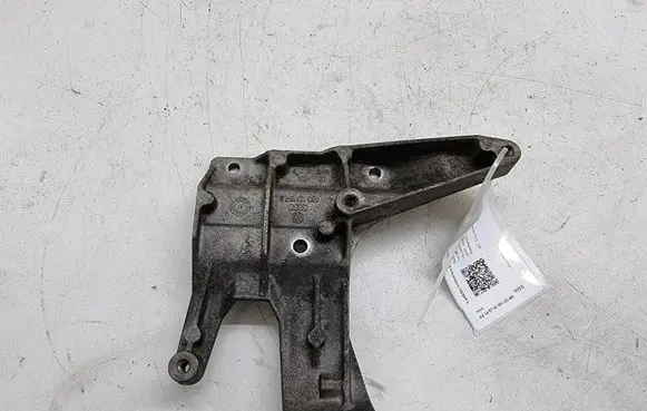 Audi A4 S4 B7 8E 8H Engine mounting bracket 03G131159B 03G131159