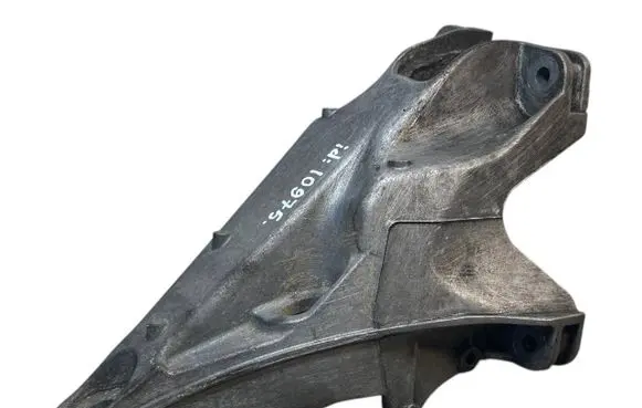 Volkswagen Transporter - Caravelle T5 Engine mounting bracket 7H0199370B 7H0199370F