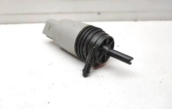 BMW 5 E60 E61 Windscreen/windshield washer pump 6934159 67126934159