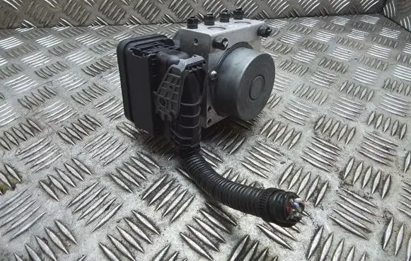 Lexus ES 250 - 300 - 330 ABS Pump 4451033190 8954133680 11304041590