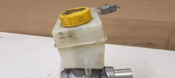 Master brake cylinder