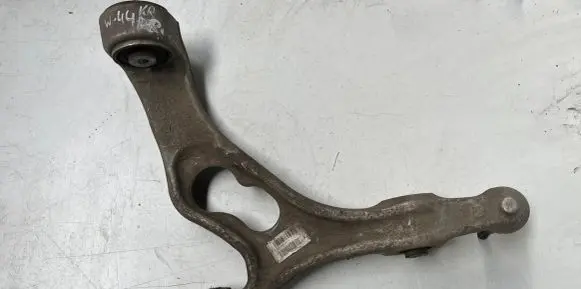 Volkswagen Touareg II Front lower control arm/wishbone 7P0407151E