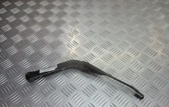 Nissan X-Trail T30 Rear wiper blade arm