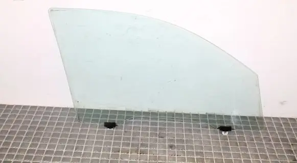 Mitsubishi ASX Front door window glass four-door