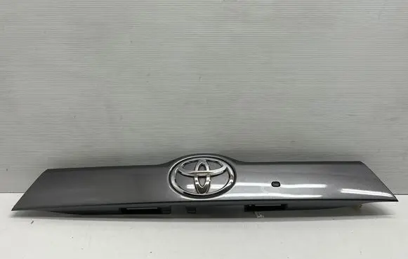 Toyota Highlander XU50 Trunk door license plate light bar 768010E250