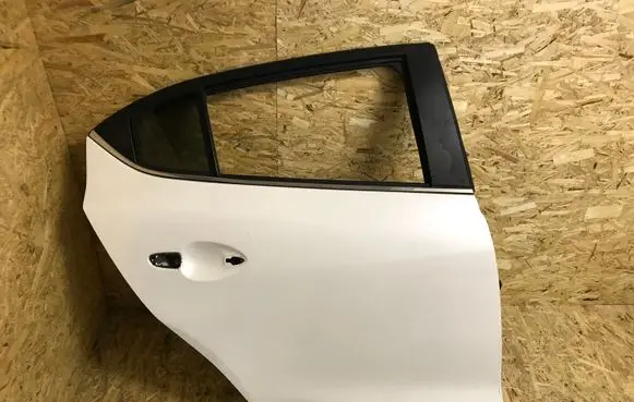 Mazda 3 II Rear door