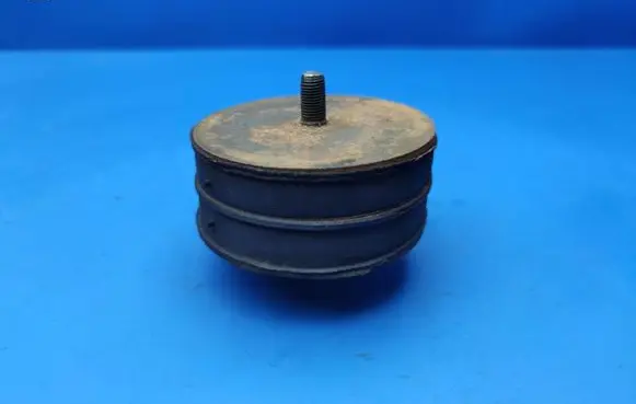 Jaguar XJS Engine mount bracket