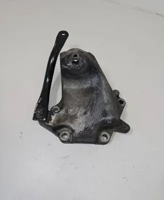 Lexus IS 220D-250-350 Engine mounting bracket