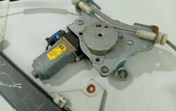 Chevrolet Captiva Front door window regulator motor 96627079