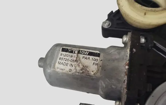 Toyota Avensis T270 Front door window regulator with motor 8570202020 961919100