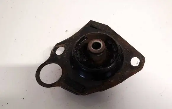 Toyota Prius (XW20) Engine mount bracket