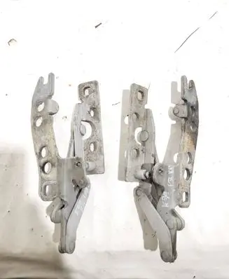 Engine bonnet/hood hinges