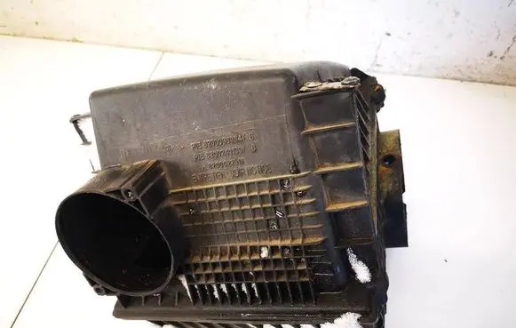 Renault Laguna II Air filter box 8200098984