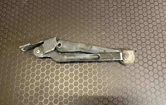 Volvo XC90 Tailgate/trunk/boot hinge 30674750