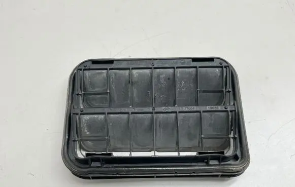 Renault Megane III Quarter panel pressure vent 7700838358