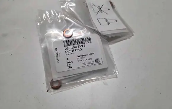 Audi A7 S7 4G Fuel Injector clamp holder 059130519b