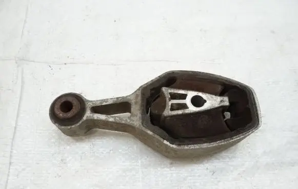 Engine mount bracket