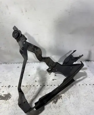 Mercedes-Benz C W204 Headlight/headlamp mounting bracket 204620595