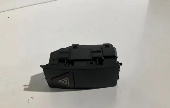 Mercedes-Benz E W212 Hazard light switch 2129052600 33692812 0925000815