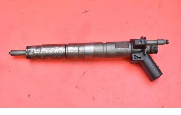 BMW 7 F01 F02 F03 F04 Fuel injector 7797877-05