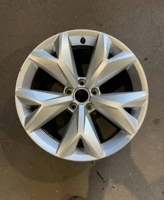 Volkswagen Atlas R18 alloy rim 3QF601025A