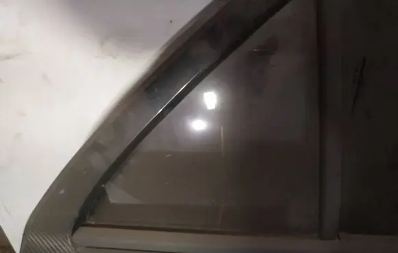 Mercedes-Benz C W202 Rear vent window glass as2