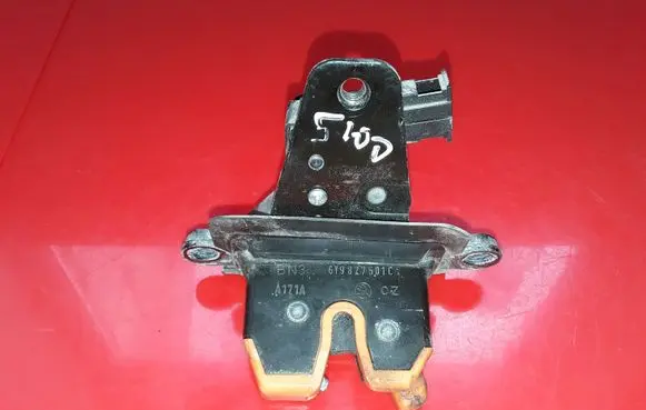 Skoda Fabia Mk1 (6Y) Tailgate/trunk/boot lock/catch/latch 6Y9827501C