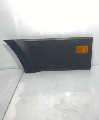 Rear fender molding trim