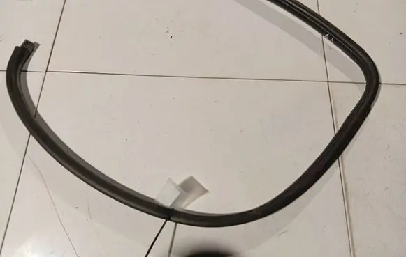 Suzuki Swift I Rubber seal front coupe door 