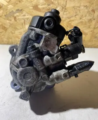 Skoda Octavia Mk3 (5E) Fuel injection high pressure pump 04L130755D 0445010537