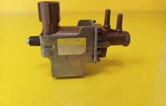 Toyota Avensis T220 Turbo solenoid valve 2581964120