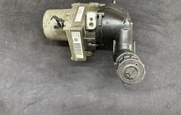 Peugeot 508 Power steering pump 9806445080