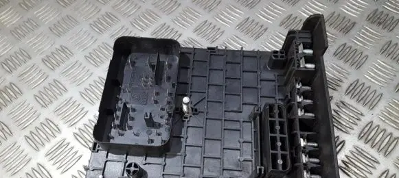 Volkswagen PASSAT B6 Fuse box set