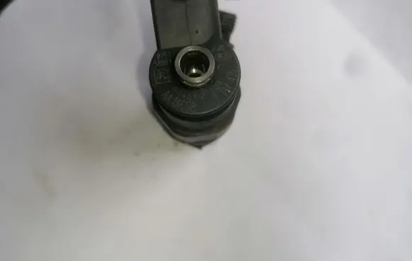 BMW 1 E81 E87 Fuel injector 7794435 0445110209