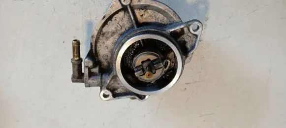 Audi A4 S4 B8 8K Vacuum pump 057145100AF