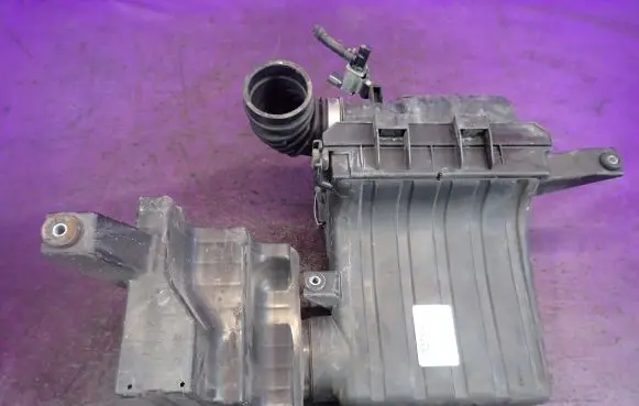 Suzuki Swift I Air filter box 63JR01