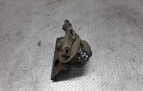 Nissan Primera Engine mount bracket