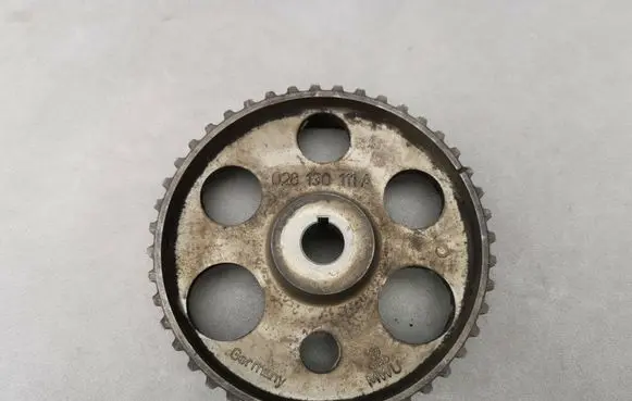 Volkswagen Golf III Fuel pump gear (pulley) 028130111A