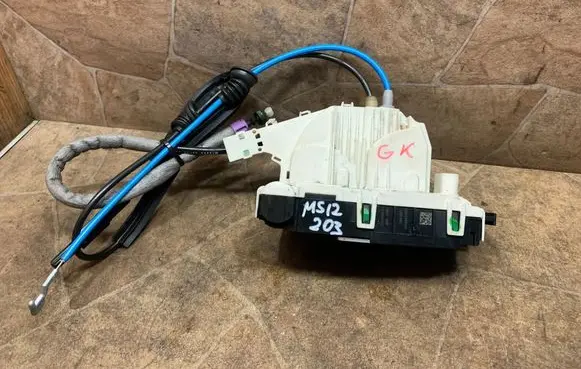 Mercedes-Benz CLS C218 X218 Rear door lock A2047303535