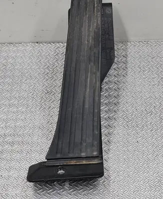 BMW 1 E81 E87 Accelerator throttle pedal 6786589 12037313 6PV00937920