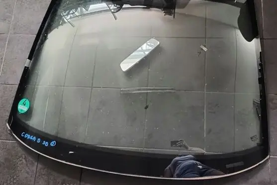 Opel Corsa D Front windscreen/windshield window 