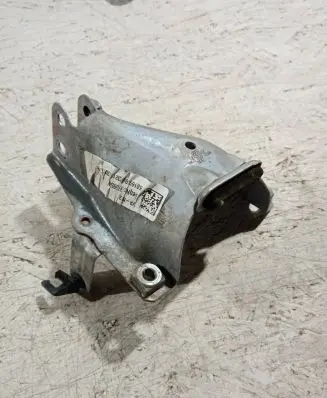 Audi A4 S4 B8 8K Engine mounting bracket 8K0199339N