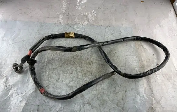 Mercedes-Benz Vito Viano W638 Positive cable (battery)