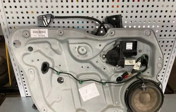 Volkswagen Touran I Front door manual window regulator CS6L6960XL 402025C 1T0959701D