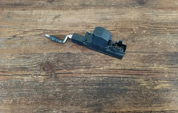 BMW 7 E32 Fuel tank cap lock motor 51261378397 1378397