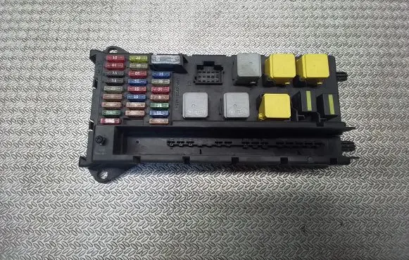 Volkswagen Crafter Fuse module 9065450201