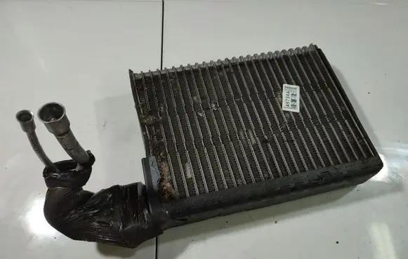 A/C cooling radiator (condenser)